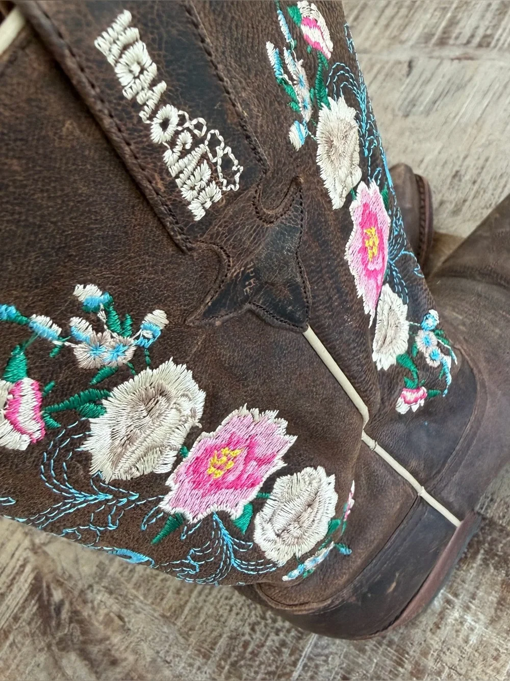 Kemo Sabe Girls Leather floral brown boots  size 2